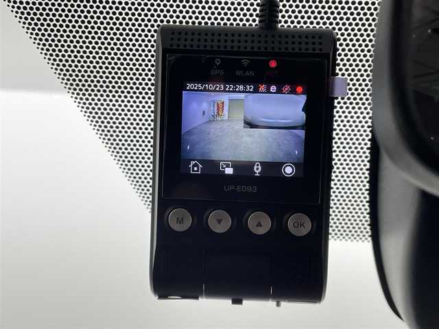 トヨタ ヴォクシー ハイブリッド S－Z 福島県 2023(令5)年 0.6万km ホワイトパールクリスタルシャイン トヨタセーフティセンス/・衝突被害軽減ブレーキ/・交差点事故防止/・アクティブアクティブ操舵機能/・プロアクティブドライビング/・レーダークルーズコントロール/・レーンキープアシスト/・オートマチックハイビーム/純正8インチディスプレイオーディオ/・BT/USB/Miracast/FM/AM/・ETC/・バックカメラ/・前後ドライブレコーダー/電子ブレーキホールド/・ブレーキホールド/3列目シート/・ウォークスルー/・2列目ロールサンシェード/両側パワースライドドア/革巻きステアリング/・ステアリングリモコン/ハーフレザーシート/・D+N席シートヒーター/USB充電ポート/プッシュスタート/・スマートキー/LEDヘッドライト/・オートライト/・ヘッドライトレベライザー/純正フロアマット/純正ドアバイザー/純正17インチAW