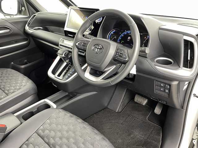 トヨタ ヴォクシー ハイブリッド S－Z 福島県 2023(令5)年 0.6万km ホワイトパールクリスタルシャイン トヨタセーフティセンス/・衝突被害軽減ブレーキ/・交差点事故防止/・アクティブアクティブ操舵機能/・プロアクティブドライビング/・レーダークルーズコントロール/・レーンキープアシスト/・オートマチックハイビーム/純正8インチディスプレイオーディオ/・BT/USB/Miracast/FM/AM/・ETC/・バックカメラ/・前後ドライブレコーダー/電子ブレーキホールド/・ブレーキホールド/3列目シート/・ウォークスルー/・2列目ロールサンシェード/両側パワースライドドア/革巻きステアリング/・ステアリングリモコン/ハーフレザーシート/・D+N席シートヒーター/USB充電ポート/プッシュスタート/・スマートキー/LEDヘッドライト/・オートライト/・ヘッドライトレベライザー/純正フロアマット/純正ドアバイザー/純正17インチAW