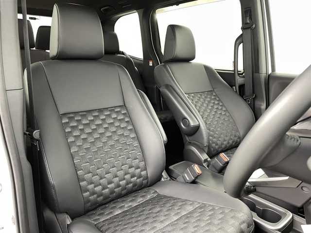 トヨタ ヴォクシー ハイブリッド S－Z 福島県 2023(令5)年 0.6万km ホワイトパールクリスタルシャイン トヨタセーフティセンス/・衝突被害軽減ブレーキ/・交差点事故防止/・アクティブアクティブ操舵機能/・プロアクティブドライビング/・レーダークルーズコントロール/・レーンキープアシスト/・オートマチックハイビーム/純正8インチディスプレイオーディオ/・BT/USB/Miracast/FM/AM/・ETC/・バックカメラ/・前後ドライブレコーダー/電子ブレーキホールド/・ブレーキホールド/3列目シート/・ウォークスルー/・2列目ロールサンシェード/両側パワースライドドア/革巻きステアリング/・ステアリングリモコン/ハーフレザーシート/・D+N席シートヒーター/USB充電ポート/プッシュスタート/・スマートキー/LEDヘッドライト/・オートライト/・ヘッドライトレベライザー/純正フロアマット/純正ドアバイザー/純正17インチAW