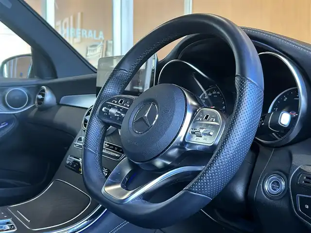 メルセデス・ベンツ ＧＬＣ２２０ d 4マチック AMGライン 宮城県 2020(令2)年 1.9万km 黒 レーダーセーフティパッケージ/パノラミックスライディングルーフ/純正ナビゲーションシステム/フルセグTV/360°カメラシステム/ハーフレザーシート/シートヒーター/メモリ機能付きパワーシート/マルチビームLEDヘッドライト/アダプティブハイビームアシスト/キーレスゴー/パワーバックドア/純正19インチAW/ルーフレール/ワイヤレスチャージング/ETC2.0車載器/ドライブレコーダー