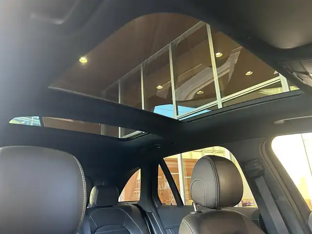 メルセデス・ベンツ ＧＬＣ２２０ d 4マチック AMGライン 宮城県 2020(令2)年 1.9万km 黒 レーダーセーフティパッケージ/パノラミックスライディングルーフ/純正ナビゲーションシステム/フルセグTV/360°カメラシステム/ハーフレザーシート/シートヒーター/メモリ機能付きパワーシート/マルチビームLEDヘッドライト/アダプティブハイビームアシスト/キーレスゴー/パワーバックドア/純正19インチAW/ルーフレール/ワイヤレスチャージング/ETC2.0車載器/ドライブレコーダー