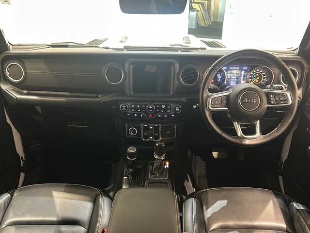 クライスラー・ジープ ジープ ラングラー アンリミテッド サハラ 新潟県 2020(令2)年 3.3万km ブライトホワイト サブウーハー付アルパイン製プレミアムスピーカー/オーディオナビゲーションシステムUconnect/純正ナビ/・フルセグTV/・Bluetooth・/・AM/FMラジオ/・USB・AUX/Apple CarPlay/AndroidAuto/ParkSense/ParkviewTMリアバックアップカメラ/アダプティブ クルーズ コントロール/ブラインドスポットモニター/リアクロスパスディテクション/LEDヘッドライト（オートレベリング機能）/・デイタイムランニングランプ/・オートハイビームヘッドライト/レザーシートJeepロゴ/フロントシートヒーター/ステアリングヒーター/ETC2.0