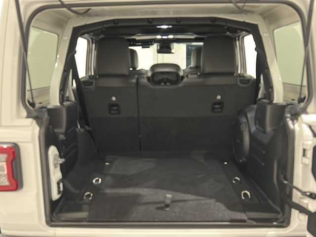 クライスラー・ジープ ジープ ラングラー アンリミテッド サハラ 新潟県 2020(令2)年 3.3万km ブライトホワイト サブウーハー付アルパイン製プレミアムスピーカー/オーディオナビゲーションシステムUconnect/純正ナビ/・フルセグTV/・Bluetooth・/・AM/FMラジオ/・USB・AUX/Apple CarPlay/AndroidAuto/ParkSense/ParkviewTMリアバックアップカメラ/アダプティブ クルーズ コントロール/ブラインドスポットモニター/リアクロスパスディテクション/LEDヘッドライト（オートレベリング機能）/・デイタイムランニングランプ/・オートハイビームヘッドライト/レザーシートJeepロゴ/フロントシートヒーター/ステアリングヒーター/ETC2.0