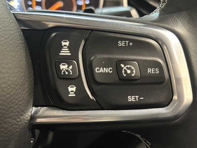 クライスラー・ジープ ジープ ラングラー アンリミテッド サハラ 新潟県 2020(令2)年 3.3万km ブライトホワイト サブウーハー付アルパイン製プレミアムスピーカー/オーディオナビゲーションシステムUconnect/純正ナビ/・フルセグTV/・Bluetooth・/・AM/FMラジオ/・USB・AUX/Apple CarPlay/AndroidAuto/ParkSense/ParkviewTMリアバックアップカメラ/アダプティブ クルーズ コントロール/ブラインドスポットモニター/リアクロスパスディテクション/LEDヘッドライト（オートレベリング機能）/・デイタイムランニングランプ/・オートハイビームヘッドライト/レザーシートJeepロゴ/フロントシートヒーター/ステアリングヒーター/ETC2.0