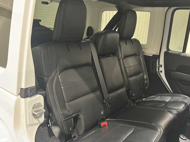 クライスラー・ジープ ジープ ラングラー アンリミテッド サハラ 新潟県 2020(令2)年 3.3万km ブライトホワイト サブウーハー付アルパイン製プレミアムスピーカー/オーディオナビゲーションシステムUconnect/純正ナビ/・フルセグTV/・Bluetooth・/・AM/FMラジオ/・USB・AUX/Apple CarPlay/AndroidAuto/ParkSense/ParkviewTMリアバックアップカメラ/アダプティブ クルーズ コントロール/ブラインドスポットモニター/リアクロスパスディテクション/LEDヘッドライト（オートレベリング機能）/・デイタイムランニングランプ/・オートハイビームヘッドライト/レザーシートJeepロゴ/フロントシートヒーター/ステアリングヒーター/ETC2.0