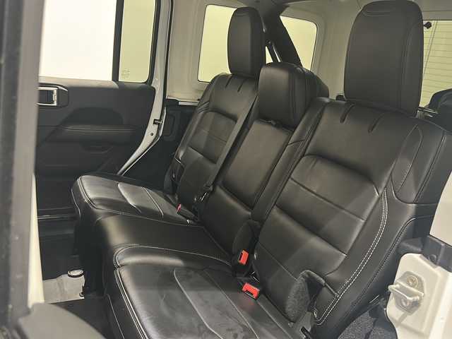 クライスラー・ジープ ジープ ラングラー アンリミテッド サハラ 新潟県 2020(令2)年 3.3万km ブライトホワイト サブウーハー付アルパイン製プレミアムスピーカー/オーディオナビゲーションシステムUconnect/純正ナビ/・フルセグTV/・Bluetooth・/・AM/FMラジオ/・USB・AUX/Apple CarPlay/AndroidAuto/ParkSense/ParkviewTMリアバックアップカメラ/アダプティブ クルーズ コントロール/ブラインドスポットモニター/リアクロスパスディテクション/LEDヘッドライト（オートレベリング機能）/・デイタイムランニングランプ/・オートハイビームヘッドライト/レザーシートJeepロゴ/フロントシートヒーター/ステアリングヒーター/ETC2.0