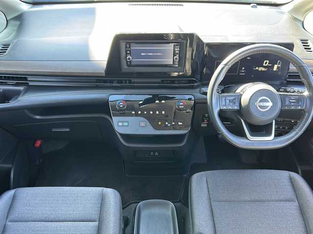 日産 セレナ e－パワー ハイウェイスター V 岐阜県 2023(令5)年 5.1万km パールⅡ 登録時走行距離50196km/カラーコード　XKJ　(プリズムホワイト/スーパーブラック)/フリップダウンモニター/全方位カメラ/純正ＳＤナビ/バックカメラ/フルセグＴＶ/両側パワースライドドア/2トーン/レーンキープアシスト/クルーズコントロール/コーナーセンサー/ドライブレコーダー/ビルトインＥＴＣ/禁煙車/プッシュスタート/スマートキー/スペアキー/パーキングアシスト/USB入力端子/純正アルミホイール/LEDヘッドライト/オートライト