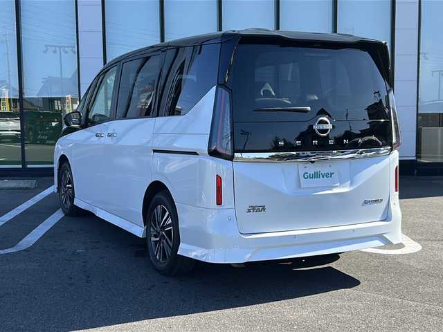 日産 セレナ e－パワー ハイウェイスター V 岐阜県 2023(令5)年 5.1万km パールⅡ 登録時走行距離50196km/カラーコード　XKJ　(プリズムホワイト/スーパーブラック)/フリップダウンモニター/全方位カメラ/純正ＳＤナビ/バックカメラ/フルセグＴＶ/両側パワースライドドア/2トーン/レーンキープアシスト/クルーズコントロール/コーナーセンサー/ドライブレコーダー/ビルトインＥＴＣ/禁煙車/プッシュスタート/スマートキー/スペアキー/パーキングアシスト/USB入力端子/純正アルミホイール/LEDヘッドライト/オートライト