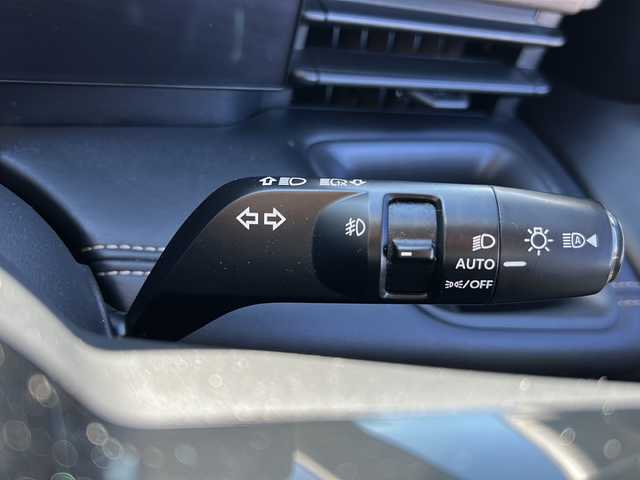 日産 セレナ e－パワー ハイウェイスター V 岐阜県 2023(令5)年 5.1万km パールⅡ 登録時走行距離50196km/カラーコード　XKJ　(プリズムホワイト/スーパーブラック)/フリップダウンモニター/全方位カメラ/純正ＳＤナビ/バックカメラ/フルセグＴＶ/両側パワースライドドア/2トーン/レーンキープアシスト/クルーズコントロール/コーナーセンサー/ドライブレコーダー/ビルトインＥＴＣ/禁煙車/プッシュスタート/スマートキー/スペアキー/パーキングアシスト/USB入力端子/純正アルミホイール/LEDヘッドライト/オートライト