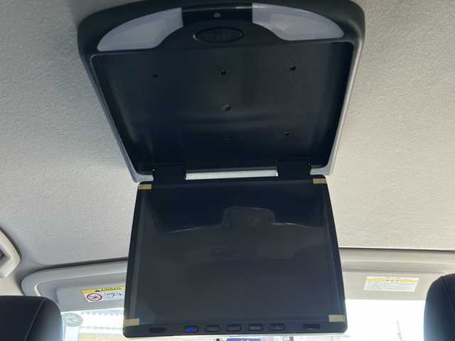 日産 セレナ e－パワー ハイウェイスター V 岐阜県 2023(令5)年 5.1万km パールⅡ 登録時走行距離50196km/カラーコード　XKJ　(プリズムホワイト/スーパーブラック)/フリップダウンモニター/全方位カメラ/純正ＳＤナビ/バックカメラ/フルセグＴＶ/両側パワースライドドア/2トーン/レーンキープアシスト/クルーズコントロール/コーナーセンサー/ドライブレコーダー/ビルトインＥＴＣ/禁煙車/プッシュスタート/スマートキー/スペアキー/パーキングアシスト/USB入力端子/純正アルミホイール/LEDヘッドライト/オートライト