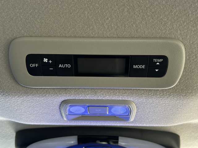 日産 セレナ e－パワー ハイウェイスター V 岐阜県 2023(令5)年 5.1万km パールⅡ 登録時走行距離50196km/カラーコード　XKJ　(プリズムホワイト/スーパーブラック)/フリップダウンモニター/全方位カメラ/純正ＳＤナビ/バックカメラ/フルセグＴＶ/両側パワースライドドア/2トーン/レーンキープアシスト/クルーズコントロール/コーナーセンサー/ドライブレコーダー/ビルトインＥＴＣ/禁煙車/プッシュスタート/スマートキー/スペアキー/パーキングアシスト/USB入力端子/純正アルミホイール/LEDヘッドライト/オートライト