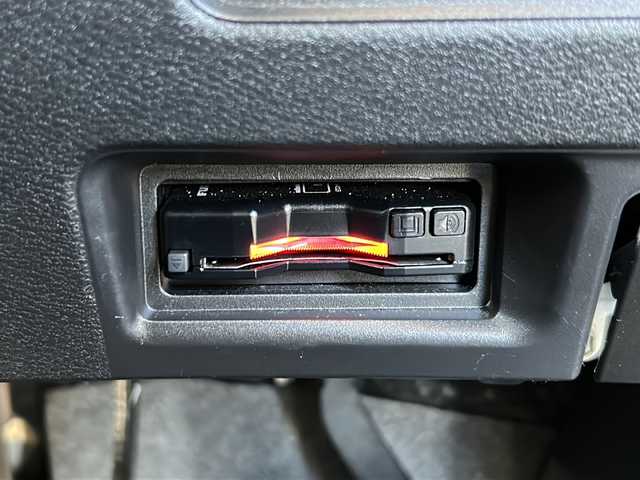 日産 セレナ e－パワー ハイウェイスター V 岐阜県 2023(令5)年 5.1万km パールⅡ 登録時走行距離50196km/カラーコード　XKJ　(プリズムホワイト/スーパーブラック)/フリップダウンモニター/全方位カメラ/純正ＳＤナビ/バックカメラ/フルセグＴＶ/両側パワースライドドア/2トーン/レーンキープアシスト/クルーズコントロール/コーナーセンサー/ドライブレコーダー/ビルトインＥＴＣ/禁煙車/プッシュスタート/スマートキー/スペアキー/パーキングアシスト/USB入力端子/純正アルミホイール/LEDヘッドライト/オートライト