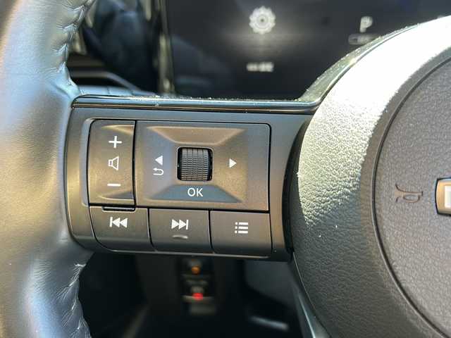 日産 セレナ e－パワー ハイウェイスター V 岐阜県 2023(令5)年 5.1万km パールⅡ 登録時走行距離50196km/カラーコード　XKJ　(プリズムホワイト/スーパーブラック)/フリップダウンモニター/全方位カメラ/純正ＳＤナビ/バックカメラ/フルセグＴＶ/両側パワースライドドア/2トーン/レーンキープアシスト/クルーズコントロール/コーナーセンサー/ドライブレコーダー/ビルトインＥＴＣ/禁煙車/プッシュスタート/スマートキー/スペアキー/パーキングアシスト/USB入力端子/純正アルミホイール/LEDヘッドライト/オートライト