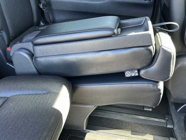 日産 セレナ e－パワー ハイウェイスター V 岐阜県 2023(令5)年 5.1万km パールⅡ 登録時走行距離50196km/カラーコード　XKJ　(プリズムホワイト/スーパーブラック)/フリップダウンモニター/全方位カメラ/純正ＳＤナビ/バックカメラ/フルセグＴＶ/両側パワースライドドア/2トーン/レーンキープアシスト/クルーズコントロール/コーナーセンサー/ドライブレコーダー/ビルトインＥＴＣ/禁煙車/プッシュスタート/スマートキー/スペアキー/パーキングアシスト/USB入力端子/純正アルミホイール/LEDヘッドライト/オートライト