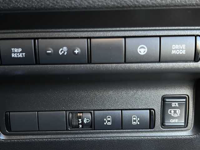 日産 セレナ e－パワー ハイウェイスター V 岐阜県 2023(令5)年 5.1万km パールⅡ 登録時走行距離50196km/カラーコード　XKJ　(プリズムホワイト/スーパーブラック)/フリップダウンモニター/全方位カメラ/純正ＳＤナビ/バックカメラ/フルセグＴＶ/両側パワースライドドア/2トーン/レーンキープアシスト/クルーズコントロール/コーナーセンサー/ドライブレコーダー/ビルトインＥＴＣ/禁煙車/プッシュスタート/スマートキー/スペアキー/パーキングアシスト/USB入力端子/純正アルミホイール/LEDヘッドライト/オートライト