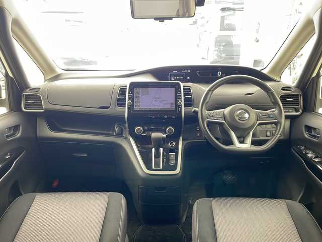 日産 セレナ ハイウェイスター G 兵庫県 2016(平28)年 6.5万km ブリリアントホワイトパール ・純正9インチナビ/・CD・DVD・Blu-ray・USB・SD・BT/・フルセグTV/・アラウンドビューモニター/・バックカメラ/・パーキングアシスト/・電子パーキングブレーキ/・オートホールド/・前方ドライブレコーダー/・ビルトインETC/・ハンズフリーパワースライドドア/・両側パワースライドドア/・プロパイロット/・車線逸脱警報/・車線逸脱防止支援/・エマージェンシーブレーキ/・標識検知/・クリアランスソナー/・ふらつき警報/・レーダークルーズコントロール/・横滑り防止装置/・インテリジェントルームミラー/・アイドリングストップ/・革巻きステアリング/・ステアリングスイッチ/・ドアバイザー/・ウインカーミラー/・フォグランプ/・LEDヘッドランプ/・電動格納ミラー/・純正フロアマット/・純正アルミホイール/・スマートキー/・プッシュスタート/・2列目サンシェード