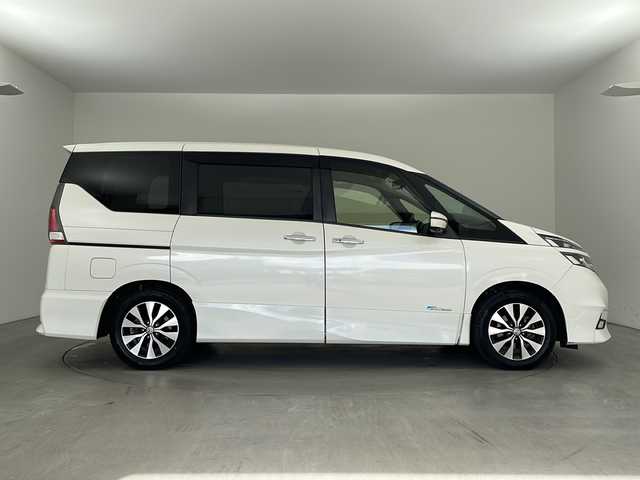 日産 セレナ ハイウェイスター G 兵庫県 2016(平28)年 6.5万km ブリリアントホワイトパール ・純正9インチナビ/・CD・DVD・Blu-ray・USB・SD・BT/・フルセグTV/・アラウンドビューモニター/・バックカメラ/・パーキングアシスト/・電子パーキングブレーキ/・オートホールド/・前方ドライブレコーダー/・ビルトインETC/・ハンズフリーパワースライドドア/・両側パワースライドドア/・プロパイロット/・車線逸脱警報/・車線逸脱防止支援/・エマージェンシーブレーキ/・標識検知/・クリアランスソナー/・ふらつき警報/・レーダークルーズコントロール/・横滑り防止装置/・インテリジェントルームミラー/・アイドリングストップ/・革巻きステアリング/・ステアリングスイッチ/・ドアバイザー/・ウインカーミラー/・フォグランプ/・LEDヘッドランプ/・電動格納ミラー/・純正フロアマット/・純正アルミホイール/・スマートキー/・プッシュスタート/・2列目サンシェード