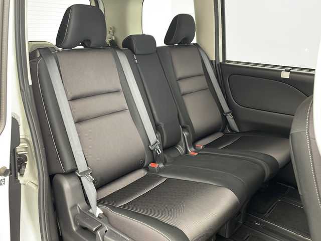 日産 セレナ ハイウェイスター G 兵庫県 2016(平28)年 6.5万km ブリリアントホワイトパール ・純正9インチナビ/・CD・DVD・Blu-ray・USB・SD・BT/・フルセグTV/・アラウンドビューモニター/・バックカメラ/・パーキングアシスト/・電子パーキングブレーキ/・オートホールド/・前方ドライブレコーダー/・ビルトインETC/・ハンズフリーパワースライドドア/・両側パワースライドドア/・プロパイロット/・車線逸脱警報/・車線逸脱防止支援/・エマージェンシーブレーキ/・標識検知/・クリアランスソナー/・ふらつき警報/・レーダークルーズコントロール/・横滑り防止装置/・インテリジェントルームミラー/・アイドリングストップ/・革巻きステアリング/・ステアリングスイッチ/・ドアバイザー/・ウインカーミラー/・フォグランプ/・LEDヘッドランプ/・電動格納ミラー/・純正フロアマット/・純正アルミホイール/・スマートキー/・プッシュスタート/・2列目サンシェード