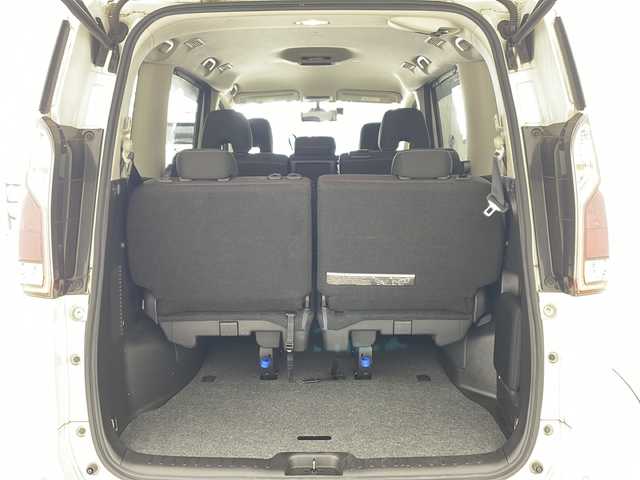 日産 セレナ ハイウェイスター G 兵庫県 2016(平28)年 6.5万km ブリリアントホワイトパール ・純正9インチナビ/・CD・DVD・Blu-ray・USB・SD・BT/・フルセグTV/・アラウンドビューモニター/・バックカメラ/・パーキングアシスト/・電子パーキングブレーキ/・オートホールド/・前方ドライブレコーダー/・ビルトインETC/・ハンズフリーパワースライドドア/・両側パワースライドドア/・プロパイロット/・車線逸脱警報/・車線逸脱防止支援/・エマージェンシーブレーキ/・標識検知/・クリアランスソナー/・ふらつき警報/・レーダークルーズコントロール/・横滑り防止装置/・インテリジェントルームミラー/・アイドリングストップ/・革巻きステアリング/・ステアリングスイッチ/・ドアバイザー/・ウインカーミラー/・フォグランプ/・LEDヘッドランプ/・電動格納ミラー/・純正フロアマット/・純正アルミホイール/・スマートキー/・プッシュスタート/・2列目サンシェード