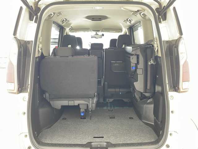 日産 セレナ ハイウェイスター G 兵庫県 2016(平28)年 6.5万km ブリリアントホワイトパール ・純正9インチナビ/・CD・DVD・Blu-ray・USB・SD・BT/・フルセグTV/・アラウンドビューモニター/・バックカメラ/・パーキングアシスト/・電子パーキングブレーキ/・オートホールド/・前方ドライブレコーダー/・ビルトインETC/・ハンズフリーパワースライドドア/・両側パワースライドドア/・プロパイロット/・車線逸脱警報/・車線逸脱防止支援/・エマージェンシーブレーキ/・標識検知/・クリアランスソナー/・ふらつき警報/・レーダークルーズコントロール/・横滑り防止装置/・インテリジェントルームミラー/・アイドリングストップ/・革巻きステアリング/・ステアリングスイッチ/・ドアバイザー/・ウインカーミラー/・フォグランプ/・LEDヘッドランプ/・電動格納ミラー/・純正フロアマット/・純正アルミホイール/・スマートキー/・プッシュスタート/・2列目サンシェード