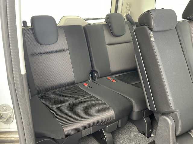 日産 セレナ ハイウェイスター G 兵庫県 2016(平28)年 6.5万km ブリリアントホワイトパール ・純正9インチナビ/・CD・DVD・Blu-ray・USB・SD・BT/・フルセグTV/・アラウンドビューモニター/・バックカメラ/・パーキングアシスト/・電子パーキングブレーキ/・オートホールド/・前方ドライブレコーダー/・ビルトインETC/・ハンズフリーパワースライドドア/・両側パワースライドドア/・プロパイロット/・車線逸脱警報/・車線逸脱防止支援/・エマージェンシーブレーキ/・標識検知/・クリアランスソナー/・ふらつき警報/・レーダークルーズコントロール/・横滑り防止装置/・インテリジェントルームミラー/・アイドリングストップ/・革巻きステアリング/・ステアリングスイッチ/・ドアバイザー/・ウインカーミラー/・フォグランプ/・LEDヘッドランプ/・電動格納ミラー/・純正フロアマット/・純正アルミホイール/・スマートキー/・プッシュスタート/・2列目サンシェード