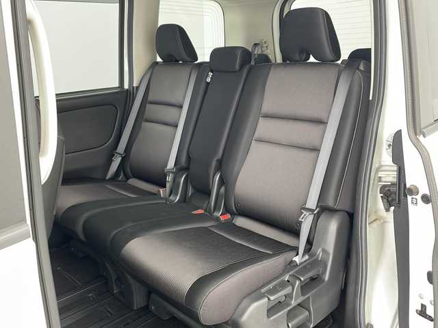 日産 セレナ ハイウェイスター G 兵庫県 2016(平28)年 6.5万km ブリリアントホワイトパール ・純正9インチナビ/・CD・DVD・Blu-ray・USB・SD・BT/・フルセグTV/・アラウンドビューモニター/・バックカメラ/・パーキングアシスト/・電子パーキングブレーキ/・オートホールド/・前方ドライブレコーダー/・ビルトインETC/・ハンズフリーパワースライドドア/・両側パワースライドドア/・プロパイロット/・車線逸脱警報/・車線逸脱防止支援/・エマージェンシーブレーキ/・標識検知/・クリアランスソナー/・ふらつき警報/・レーダークルーズコントロール/・横滑り防止装置/・インテリジェントルームミラー/・アイドリングストップ/・革巻きステアリング/・ステアリングスイッチ/・ドアバイザー/・ウインカーミラー/・フォグランプ/・LEDヘッドランプ/・電動格納ミラー/・純正フロアマット/・純正アルミホイール/・スマートキー/・プッシュスタート/・2列目サンシェード