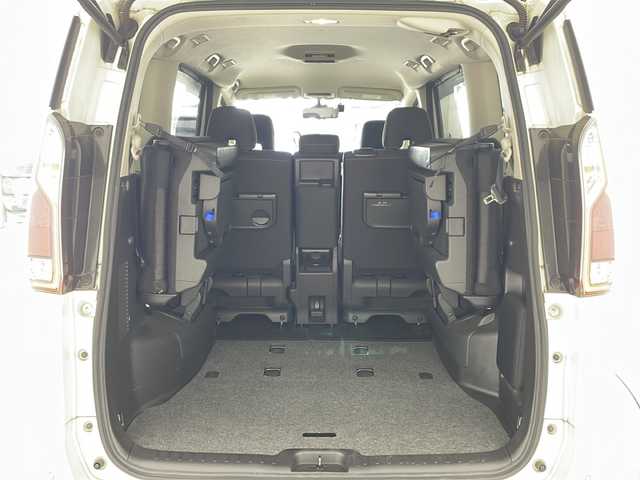 日産 セレナ ハイウェイスター G 兵庫県 2016(平28)年 6.5万km ブリリアントホワイトパール ・純正9インチナビ/・CD・DVD・Blu-ray・USB・SD・BT/・フルセグTV/・アラウンドビューモニター/・バックカメラ/・パーキングアシスト/・電子パーキングブレーキ/・オートホールド/・前方ドライブレコーダー/・ビルトインETC/・ハンズフリーパワースライドドア/・両側パワースライドドア/・プロパイロット/・車線逸脱警報/・車線逸脱防止支援/・エマージェンシーブレーキ/・標識検知/・クリアランスソナー/・ふらつき警報/・レーダークルーズコントロール/・横滑り防止装置/・インテリジェントルームミラー/・アイドリングストップ/・革巻きステアリング/・ステアリングスイッチ/・ドアバイザー/・ウインカーミラー/・フォグランプ/・LEDヘッドランプ/・電動格納ミラー/・純正フロアマット/・純正アルミホイール/・スマートキー/・プッシュスタート/・2列目サンシェード