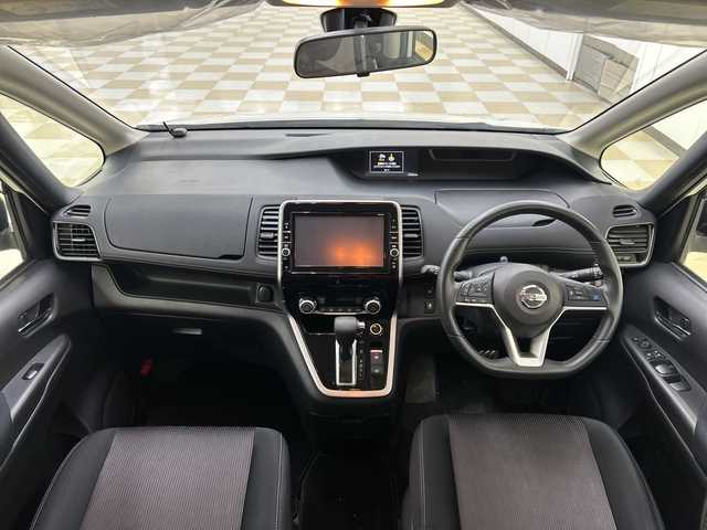 日産 セレナ ハイウェイスター プロパイロットED 神奈川県 2017(平29)年 4.7万km ブリリアントホワイトパール プロパイロット/純正9インチSDナビ(MM516D-L)/衝突被害軽減システム/車線逸脱警報/バックカメラ/オートクルーズコントロール/フリップダウンモニター/ハンズフリーオートスライドドア/両側パワースライドドア/横滑り防止装置/ETC/アイドリングストップ/LEDヘッドライト/オートライト/ウィンカーミラー/電動格納ミラー/純正16インチAW/プッシュスタート/スマートキー/フロアマット/スペアキー/取扱説明書