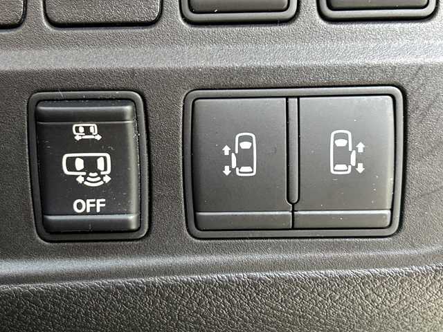 日産 セレナ ハイウェイスター プロパイロットED 神奈川県 2017(平29)年 4.7万km ブリリアントホワイトパール プロパイロット/純正9インチSDナビ(MM516D-L)/衝突被害軽減システム/車線逸脱警報/バックカメラ/オートクルーズコントロール/フリップダウンモニター/ハンズフリーオートスライドドア/両側パワースライドドア/横滑り防止装置/ETC/アイドリングストップ/LEDヘッドライト/オートライト/ウィンカーミラー/電動格納ミラー/純正16インチAW/プッシュスタート/スマートキー/フロアマット/スペアキー/取扱説明書