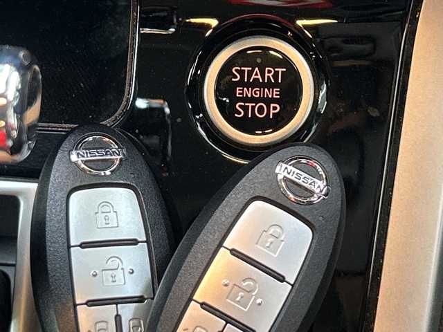 日産 セレナ ハイウェイスター プロパイロットED 神奈川県 2017(平29)年 4.7万km ブリリアントホワイトパール プロパイロット/純正9インチSDナビ(MM516D-L)/衝突被害軽減システム/車線逸脱警報/バックカメラ/オートクルーズコントロール/フリップダウンモニター/ハンズフリーオートスライドドア/両側パワースライドドア/横滑り防止装置/ETC/アイドリングストップ/LEDヘッドライト/オートライト/ウィンカーミラー/電動格納ミラー/純正16インチAW/プッシュスタート/スマートキー/フロアマット/スペアキー/取扱説明書