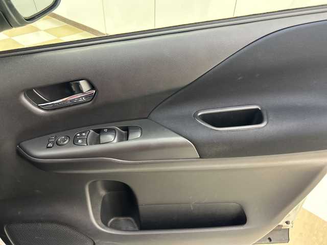 日産 セレナ ハイウェイスター プロパイロットED 神奈川県 2017(平29)年 4.7万km ブリリアントホワイトパール プロパイロット/純正9インチSDナビ(MM516D-L)/衝突被害軽減システム/車線逸脱警報/バックカメラ/オートクルーズコントロール/フリップダウンモニター/ハンズフリーオートスライドドア/両側パワースライドドア/横滑り防止装置/ETC/アイドリングストップ/LEDヘッドライト/オートライト/ウィンカーミラー/電動格納ミラー/純正16インチAW/プッシュスタート/スマートキー/フロアマット/スペアキー/取扱説明書