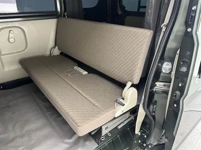 スズキ エブリイ PC 兵庫県 2022(令4)年 3.9万km クールカーキPM ・純正ＤＡ(CD/DVD/BT)/・バックカメラ/・リフトＵＰ２インチ/・社外ＬＥＤヘッドライト/・社外シフトノブ/・社外シフトブーツ/・社外フューエルリッドカバー/・リアラダー/・スキッドプレート/・オーバーヘッドコンソール/・車内カーテンレール/・社外ハンドル(純正ハンドル積み込み)/・社外ドアバイザー/・ヘッドライトレベライザー