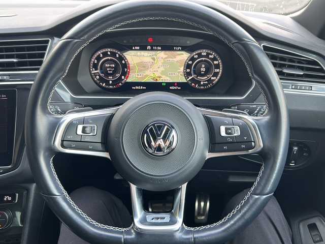 フォルクスワーゲン ティグアン TSI Rライン 京都府 2018(平30)年 4.1万km 白 純正メーカーナビ/・DVD/CD/BT/・フルセグテレビ/ETC2.0/全周囲カメラ/バックカメラ/衝突軽減ブレーキ/レーンキープアシスト/クルーズコントロール/革巻きステアリング/ステアリングスイッチ/パドルシフト/シートヒーター（全席）/ルーフレール/前後コーナーセンサー/LEDヘッドライト/スマートキー×2/純正19インチアルミホイール/純正フロアマット/取扱説明書/ナビ取扱説明書/保証書