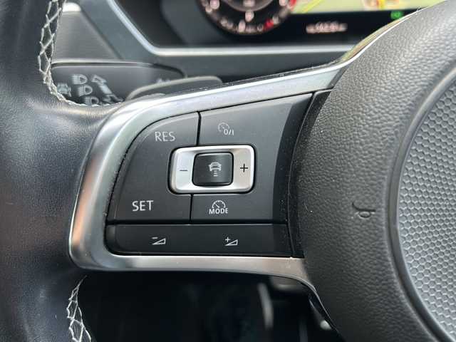 フォルクスワーゲン ティグアン TSI Rライン 京都府 2018(平30)年 4.1万km 白 純正メーカーナビ/・DVD/CD/BT/・フルセグテレビ/ETC2.0/全周囲カメラ/バックカメラ/衝突軽減ブレーキ/レーンキープアシスト/クルーズコントロール/革巻きステアリング/ステアリングスイッチ/パドルシフト/シートヒーター（全席）/ルーフレール/前後コーナーセンサー/LEDヘッドライト/スマートキー×2/純正19インチアルミホイール/純正フロアマット/取扱説明書/ナビ取扱説明書/保証書