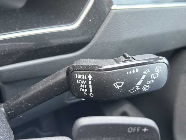 フォルクスワーゲン ティグアン TSI Rライン 京都府 2018(平30)年 4.1万km 白 純正メーカーナビ/・DVD/CD/BT/・フルセグテレビ/ETC2.0/全周囲カメラ/バックカメラ/衝突軽減ブレーキ/レーンキープアシスト/クルーズコントロール/革巻きステアリング/ステアリングスイッチ/パドルシフト/シートヒーター（全席）/ルーフレール/前後コーナーセンサー/LEDヘッドライト/スマートキー×2/純正19インチアルミホイール/純正フロアマット/取扱説明書/ナビ取扱説明書/保証書