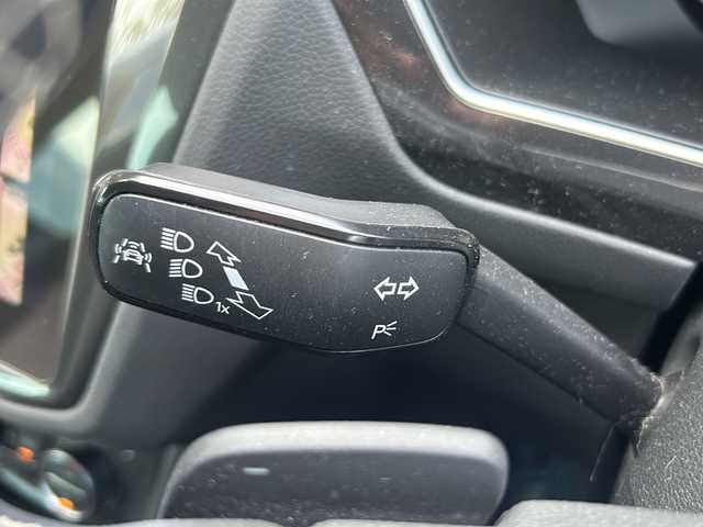 フォルクスワーゲン ティグアン TSI Rライン 京都府 2018(平30)年 4.1万km 白 純正メーカーナビ/・DVD/CD/BT/・フルセグテレビ/ETC2.0/全周囲カメラ/バックカメラ/衝突軽減ブレーキ/レーンキープアシスト/クルーズコントロール/革巻きステアリング/ステアリングスイッチ/パドルシフト/シートヒーター（全席）/ルーフレール/前後コーナーセンサー/LEDヘッドライト/スマートキー×2/純正19インチアルミホイール/純正フロアマット/取扱説明書/ナビ取扱説明書/保証書