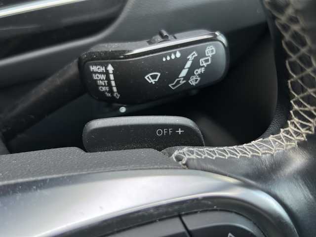 フォルクスワーゲン ティグアン TSI Rライン 京都府 2018(平30)年 4.1万km 白 純正メーカーナビ/・DVD/CD/BT/・フルセグテレビ/ETC2.0/全周囲カメラ/バックカメラ/衝突軽減ブレーキ/レーンキープアシスト/クルーズコントロール/革巻きステアリング/ステアリングスイッチ/パドルシフト/シートヒーター（全席）/ルーフレール/前後コーナーセンサー/LEDヘッドライト/スマートキー×2/純正19インチアルミホイール/純正フロアマット/取扱説明書/ナビ取扱説明書/保証書