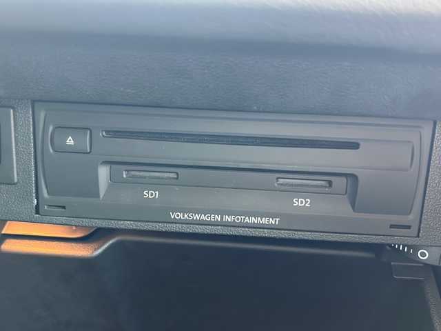 フォルクスワーゲン ティグアン TSI Rライン 京都府 2018(平30)年 4.1万km 白 純正メーカーナビ/・DVD/CD/BT/・フルセグテレビ/ETC2.0/全周囲カメラ/バックカメラ/衝突軽減ブレーキ/レーンキープアシスト/クルーズコントロール/革巻きステアリング/ステアリングスイッチ/パドルシフト/シートヒーター（全席）/ルーフレール/前後コーナーセンサー/LEDヘッドライト/スマートキー×2/純正19インチアルミホイール/純正フロアマット/取扱説明書/ナビ取扱説明書/保証書