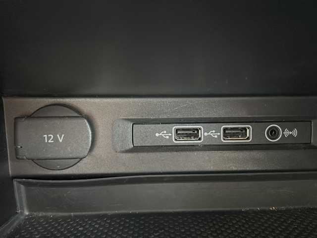 フォルクスワーゲン ティグアン TSI Rライン 京都府 2018(平30)年 4.1万km 白 純正メーカーナビ/・DVD/CD/BT/・フルセグテレビ/ETC2.0/全周囲カメラ/バックカメラ/衝突軽減ブレーキ/レーンキープアシスト/クルーズコントロール/革巻きステアリング/ステアリングスイッチ/パドルシフト/シートヒーター（全席）/ルーフレール/前後コーナーセンサー/LEDヘッドライト/スマートキー×2/純正19インチアルミホイール/純正フロアマット/取扱説明書/ナビ取扱説明書/保証書