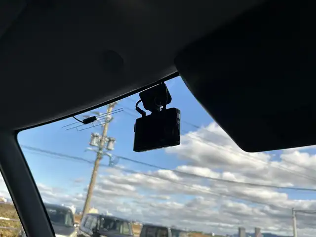 トヨタ ルーミー カスタムG 佐賀県 2021(令3)年 3.4万km ファイアークォーツレッドM 純正9インチディスプレイオーディオ/・フルセグTV/AM/FM/USB/Bluetooth/・Apple Car Play/Android Auto/バックカメラ/前後ドライブレコーダー/ビルトインETC/両側パワースライドドア/電子パーキングブレーキ/・AUTO HOLD機能/DN席シートヒーター/後席サンシェード/ISOFIX対応/革巻きステアリング/ステアリングリモコン/純正14インチアルミホイール/純正LEDヘッドライト/・オートマチックハイビーム/純正LEDフォグランプ/純正フロアマット/純正ドアバイザ―/取扱説明書/スペアキー１本/スマートアシスト/・レーダークルーズコントロール/・先行車発進お知らせ機能/・車線逸脱警報機能/・衝突軽減ブレーキ/・標識認識機能/・ふらつき警報/・クリアランスソナー