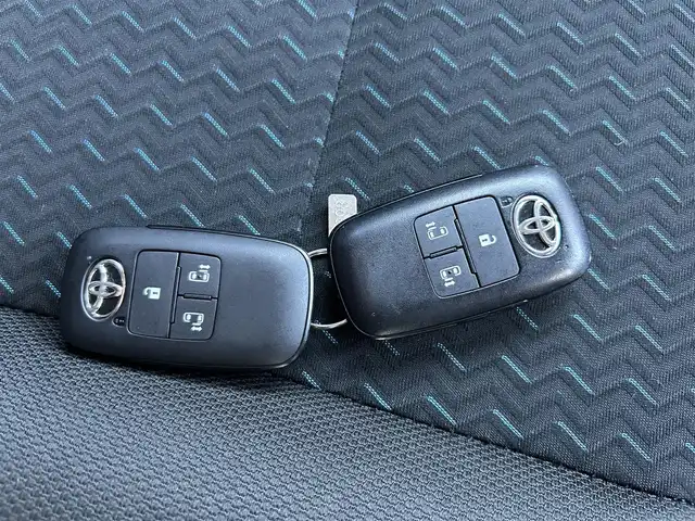 トヨタ ルーミー カスタムG 佐賀県 2021(令3)年 3.4万km ファイアークォーツレッドM 純正9インチディスプレイオーディオ/・フルセグTV/AM/FM/USB/Bluetooth/・Apple Car Play/Android Auto/バックカメラ/前後ドライブレコーダー/ビルトインETC/両側パワースライドドア/電子パーキングブレーキ/・AUTO HOLD機能/DN席シートヒーター/後席サンシェード/ISOFIX対応/革巻きステアリング/ステアリングリモコン/純正14インチアルミホイール/純正LEDヘッドライト/・オートマチックハイビーム/純正LEDフォグランプ/純正フロアマット/純正ドアバイザ―/取扱説明書/スペアキー１本/スマートアシスト/・レーダークルーズコントロール/・先行車発進お知らせ機能/・車線逸脱警報機能/・衝突軽減ブレーキ/・標識認識機能/・ふらつき警報/・クリアランスソナー