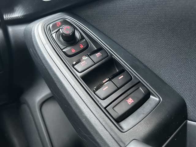 スバル インプレッサ スポーツ 1．6i－Lアイサイト 佐賀県 2018(平30)年 3.4万km クリスタルホワイトP 社外7インチナビゲーション/ETC/パドルシフト/バックモニター/サイドモニター/プリクラッシュブレーキ/純正16インチアルミホイール/車線逸脱警報機能/全車速追従機能付クルーズコントロール/車線逸脱抑制機能/スバルリヤビークルディテクション/ヒルスタートアシスト/LEDヘッドライト/フォグランプ/スマートキー