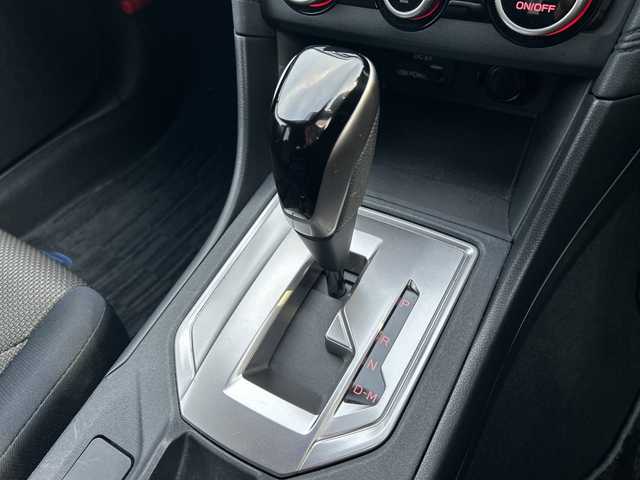 スバル インプレッサ スポーツ 1．6i－Lアイサイト 佐賀県 2018(平30)年 3.4万km クリスタルホワイトP 社外7インチナビゲーション/ETC/パドルシフト/バックモニター/サイドモニター/プリクラッシュブレーキ/純正16インチアルミホイール/車線逸脱警報機能/全車速追従機能付クルーズコントロール/車線逸脱抑制機能/スバルリヤビークルディテクション/ヒルスタートアシスト/LEDヘッドライト/フォグランプ/スマートキー