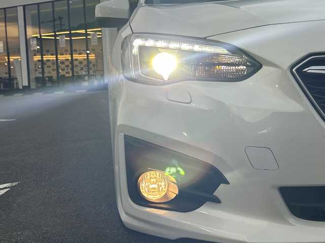 スバル インプレッサ スポーツ 1．6i－Lアイサイト 佐賀県 2018(平30)年 3.4万km クリスタルホワイトP 社外7インチナビゲーション/ETC/パドルシフト/バックモニター/サイドモニター/プリクラッシュブレーキ/純正16インチアルミホイール/車線逸脱警報機能/全車速追従機能付クルーズコントロール/車線逸脱抑制機能/スバルリヤビークルディテクション/ヒルスタートアシスト/LEDヘッドライト/フォグランプ/スマートキー