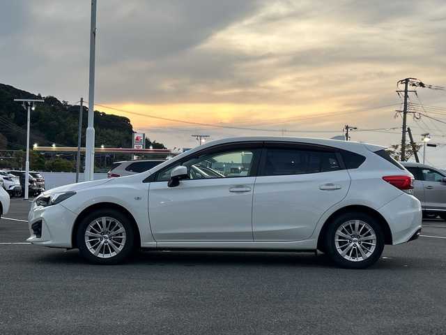 スバル インプレッサ スポーツ 1．6i－Lアイサイト 佐賀県 2018(平30)年 3.4万km クリスタルホワイトP 社外7インチナビゲーション/ETC/パドルシフト/バックモニター/サイドモニター/プリクラッシュブレーキ/純正16インチアルミホイール/車線逸脱警報機能/全車速追従機能付クルーズコントロール/車線逸脱抑制機能/スバルリヤビークルディテクション/ヒルスタートアシスト/LEDヘッドライト/フォグランプ/スマートキー