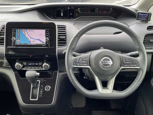 日産 セレナ ハイウェイスター V 愛媛県 2020(令2)年 4.8万km ブリリアントホワイトパール 純正ナビ/純正フリップダウンモニター/(CD/DVD/iPod/SD)/フルセグTV/アラウンドビューモニター/ETC/両側パワースライドドア/衝突軽減ブレーキ/コーナーセンサー/ブラインドスポットモニター/前方ドライブレコーダー/LEDヘッドライト/オートライト/フォグランプ/純正フロアマット/ドアバイザー/ステアリングスイッチ