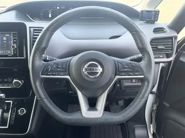 日産 セレナ ハイウェイスター V 愛媛県 2020(令2)年 4.8万km ブリリアントホワイトパール 純正ナビ/純正フリップダウンモニター/(CD/DVD/iPod/SD)/フルセグTV/アラウンドビューモニター/ETC/両側パワースライドドア/衝突軽減ブレーキ/コーナーセンサー/ブラインドスポットモニター/前方ドライブレコーダー/LEDヘッドライト/オートライト/フォグランプ/純正フロアマット/ドアバイザー/ステアリングスイッチ