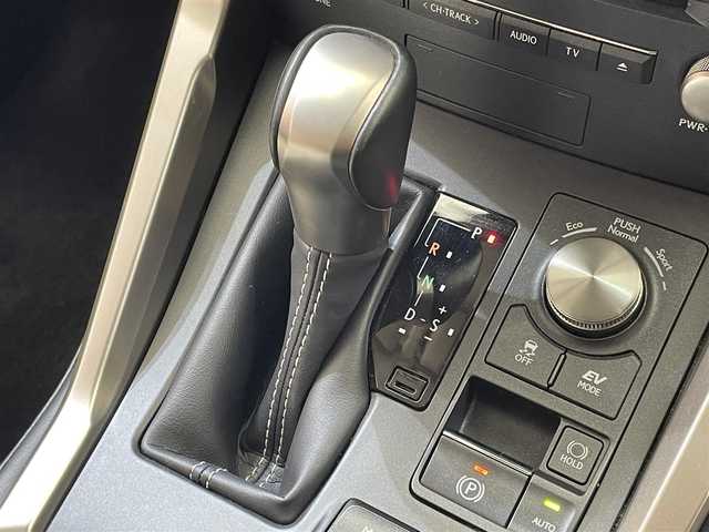 レクサス ＮＸ 300h バージョンL 岩手県 2020(令2)年 6.7万km ソニッククォーツ 4WD/寒冷地仕様/本革シート/ワンオーナー/パドルシフト/ドラレコ/純正ナビ/パワーバックドア/シートヒーター/ETC2.0/夏タイヤ積み込み/LEDヘッドライト/全周囲カメラ/ダブルサイドエアバック/コーナーセンサー/クルーズコントロール