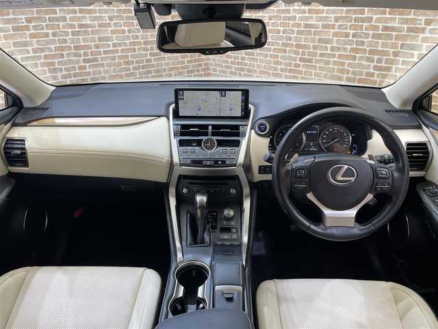 レクサス ＮＸ 300h バージョンL 岩手県 2020(令2)年 6.7万km ソニッククォーツ 4WD/寒冷地仕様/本革シート/ワンオーナー/パドルシフト/ドラレコ/純正ナビ/パワーバックドア/シートヒーター/ETC2.0/夏タイヤ積み込み/LEDヘッドライト/全周囲カメラ/ダブルサイドエアバック/コーナーセンサー/クルーズコントロール