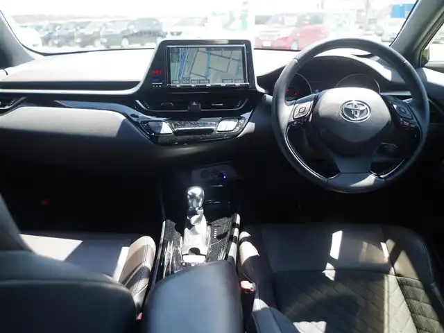 トヨタ Ｃ－ＨＲ G 千葉県 2017(平29)年 6.3万km ブラックマイカ Toyota Safety Sense/・プリクラッシュセーフティ/・レーンディパーチャーアラート/・オートハイビーム/・レーダークルーズコントロール/ハーフレザーシート/前席シートヒーター/純正SDナビ/地デジTV/【DVD/CD再生機能　Bluetooth接続】/バックカメラ/ドライブレコーダー/ETC/LEDヘッドライト/純正18インチアルミホイル/サイド/カーテンエアバッグ/スマートキー